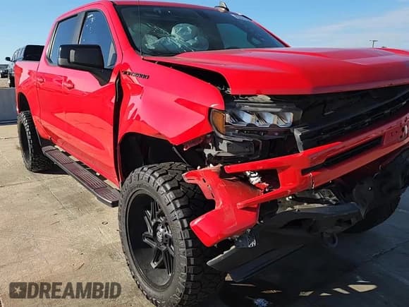 ✅ 2021 Chevrolet Silverado 1500 RST • VIN: 3GCUYEED7MG334370 • Lot: 82271005. Wystawiony na Copart z przebiegiem 85 017 mil. Bezpłatny archiwum sprzedaży aukcyjnych z USA i szczegółowy raport historii pojazdu na DreamBid. Zdjęcie 13.