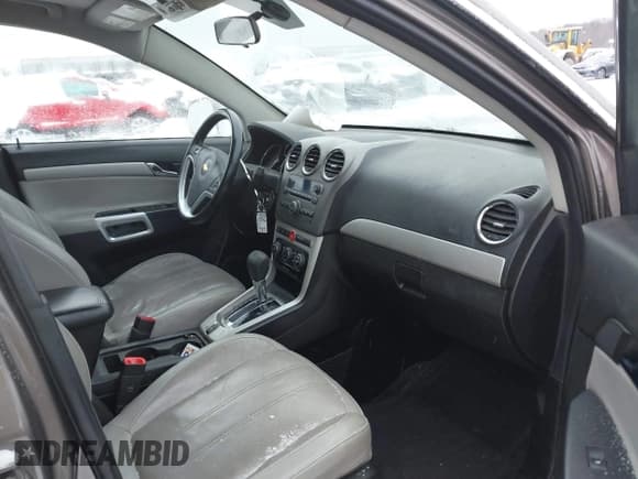 ✅ 2012 Chevrolet Captiva Sport LT • VIN: 3GNAL3E53CS598655 • Lot: 41237695. Wystawiony na IAAI z przebiegiem 207 931 mil. Bezpłatny archiwum sprzedaży aukcyjnych z USA i szczegółowy raport historii pojazdu na DreamBid. Zdjęcie 5.