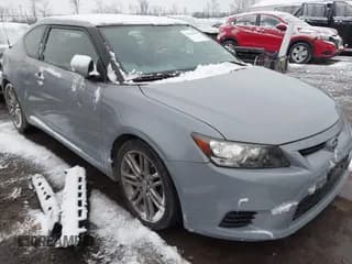 ✅ 2012 Scion tC • VIN: JTKJF5C72C3043758 • Lot: 41564038. Wystawiony na IAAI z przebiegiem 147 578 mil. Bezpłatny archiwum sprzedaży aukcyjnych z USA i szczegółowy raport historii pojazdu na DreamBid. Zdjęcie 1.