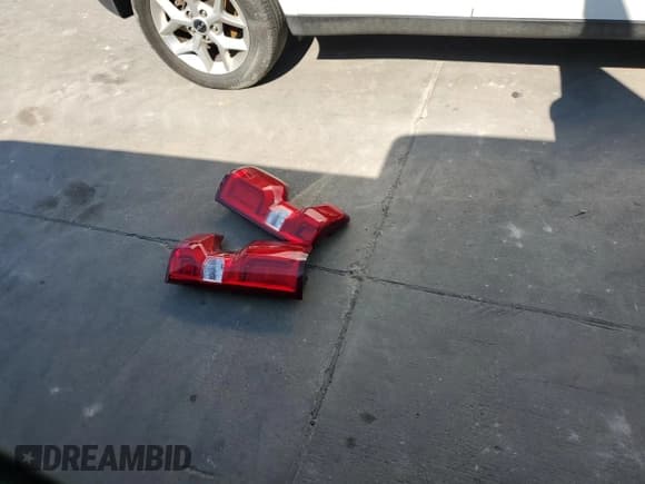 ✅ 2021 Chevrolet Silverado 1500 LT Trail Boss • VIN: 3GCPYFEL3MG361902 • Lot: 54834004. Wystawiony na Copart z przebiegiem 67 680 mil. Bezpłatny archiwum sprzedaży aukcyjnych z USA i szczegółowy raport historii pojazdu na DreamBid. Zdjęcie 12.