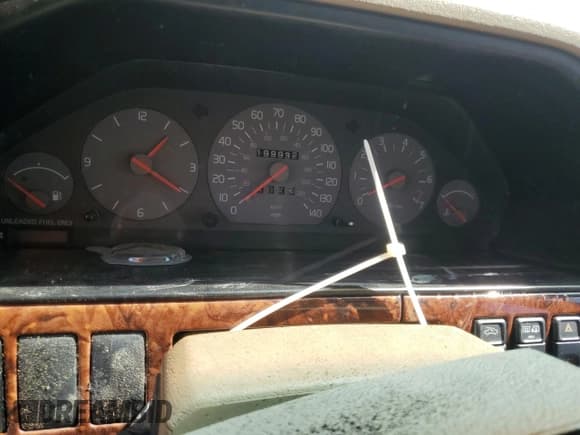 ✅ 1998 Volvo V90 • VIN: YV1KW9602W1045893 • Lot: 77673814. Wystawiony na Copart z przebiegiem 199 932 mil. Bezpłatny archiwum sprzedaży aukcyjnych z USA i szczegółowy raport historii pojazdu na DreamBid. Zdjęcie 9.