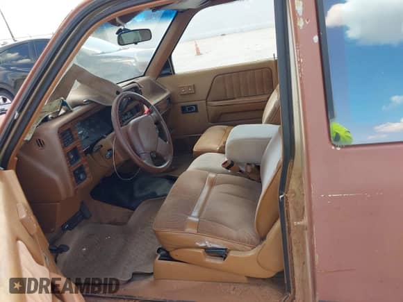 1993 Dodge Dakota z VIN 1B7FL23X3PS233536, wystawiony jako IAAI lot #43363640 z przebiegiem 190 414 mil mil oraz . Historia ofert i sprzedaży dostępna na DreamBid. Obrazek 5.