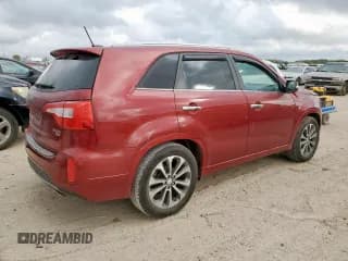 ✅ 2014 Kia Sorento SX • VIN: 5XYKW4A7XEG489955 • Lot: 93344955. Wystawiony na Copart z przebiegiem 76 626 mil. Bezpłatny archiwum sprzedaży aukcyjnych z USA i szczegółowy raport historii pojazdu na DreamBid. Zdjęcie 3.