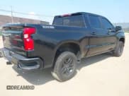 ✅ 2021 Chevrolet Silverado 1500 LT Trail Boss • VIN: 3GCPYFEL8MG141705 • Lot: 42914784. Wystawiony na IAAI z przebiegiem 40 543 mil. Bezpłatny archiwum sprzedaży aukcyjnych z USA i szczegółowy raport historii pojazdu na DreamBid. Zdjęcie 4.