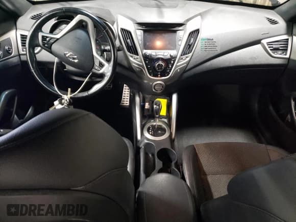 ✅ 2016 Hyundai Veloster • VIN: KMHTC6ADXGU281070 • Lot: 80631974. Wystawiony na Copart z przebiegiem 106 600 mil. Bezpłatny archiwum sprzedaży aukcyjnych z USA i szczegółowy raport historii pojazdu na DreamBid. Zdjęcie 8.