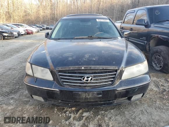 2006 Hyundai Azera SE z VIN KMHFC46F46A115686, wystawiony jako Copart lot #46277665 z przebiegiem Nie podano mil oraz Szkoda całkowita • Salvage title. Historia ofert i sprzedaży dostępna na DreamBid. Obrazek 5.