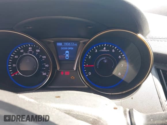 ✅ 2013 Hyundai Genesis Coupe 2.0T • VIN: KMHHT6KDXDU113087 • Lot: 42715554. Wystawiony na IAAI z przebiegiem 190 613 mil. Bezpłatny archiwum sprzedaży aukcyjnych z USA i szczegółowy raport historii pojazdu na DreamBid. Zdjęcie 7.