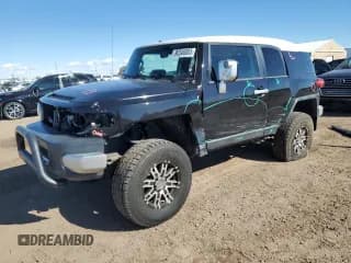✅ 2008 Toyota FJ Cruiser • VIN: JTEBU11F38K053101 • Лот: 90346005. Опубликован ранее на Copart с пробегом 96 757 миль. Бесплатный доступ к архиву аукционных продаж из США и подробный отчёт об истории автомобиля на DreamBid. Изображение 1.