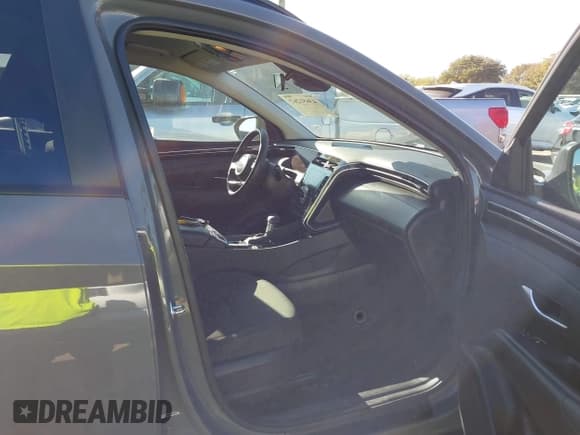 ✅ 2024 Hyundai Tucson SEL • VIN: 5NMJBCDEXRH422702 • Lot: 43651267. Listed on IAAI with 40,025 mi. Free auction sales archive from the USA and detailed vehicle history report at DreamBid. Image 5.