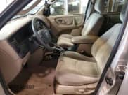 ✅ 2002 Mazda Tribute LX • VIN: 4F2CU08172KM40111 • Lot: 47141754. Wystawiony na Copart z przebiegiem 131 324 mil. Bezpłatny archiwum sprzedaży aukcyjnych z USA i szczegółowy raport historii pojazdu na DreamBid. Zdjęcie 7.