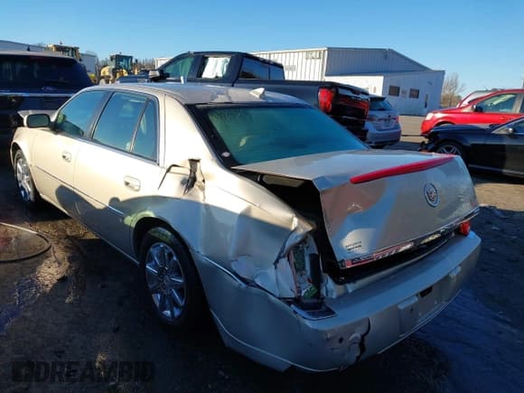 ✅ 2009 Cadillac DTS 1SA • VIN: 1G6KD57Y69U110856 • Lot: 41369392. Listed on IAAI with 89,282 mi. Free auction sales archive from the USA and detailed vehicle history report at DreamBid. Image 3.