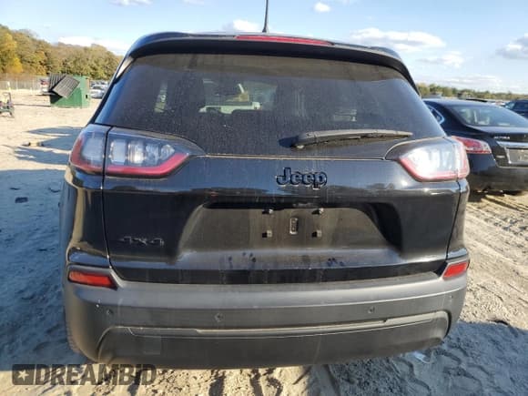 ✅ 2023 Jeep Cherokee Altitude Lux • VIN: 1C4PJMMB0PD103520 • Lot: 87125115. Wystawiony na Copart z przebiegiem 9 528 mil. Bezpłatny archiwum sprzedaży aukcyjnych z USA i szczegółowy raport historii pojazdu na DreamBid. Zdjęcie 6.