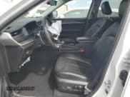 ✅ 2023 Jeep Grand Cherokee Limited • VIN: 1C4RJKBG4P8768666 • Lot: 54446925. Wystawiony na Copart z przebiegiem 22 209 mil. Bezpłatny archiwum sprzedaży aukcyjnych z USA i szczegółowy raport historii pojazdu na DreamBid. Zdjęcie 7.