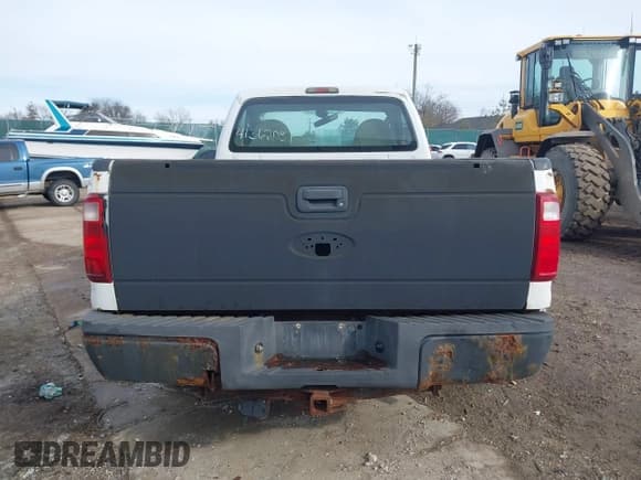 ✅ 2008 Ford F-350 XL • VIN: 1FTSF30568ED20474 • Lot: 41362037. Wystawiony na IAAI z przebiegiem 141 210 mil. Bezpłatny archiwum sprzedaży aukcyjnych z USA i szczegółowy raport historii pojazdu na DreamBid. Zdjęcie 16.