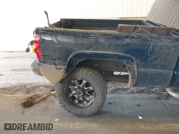 ✅ 2006 Chevrolet Silverado 2500HD LT1 • VIN: 1GCHK23D66F177200 • Lot: 40502053. Listed on IAAI with 103,207 mi. Free auction sales archive from the USA and detailed vehicle history report at DreamBid. Image 6.