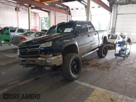 ✅ 2006 Chevrolet Silverado 2500HD LT1 • VIN: 1GCHK23D66F177200 • Lot: 40502053. Listed on IAAI with 103,207 mi. Free auction sales archive from the USA and detailed vehicle history report at DreamBid. Image 18.