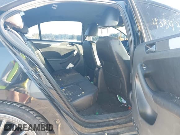 ✅ 2013 Volkswagen Jetta Autobahn • VIN: 3VW4A7AJ5DM426023 • Lot: 43343049. Wystawiony na IAAI z przebiegiem 128 620 mil. Bezpłatny archiwum sprzedaży aukcyjnych z USA i szczegółowy raport historii pojazdu na DreamBid. Zdjęcie 8.