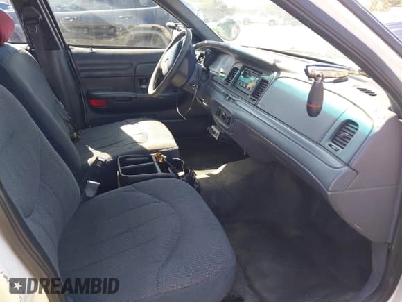 ✅ 1999 Ford Crown Victoria Police • VIN: 2FAFP71W1XX200937 • Лот: 41977836. Опубликован ранее на IAAI с пробегом 186 379 миль. Бесплатный доступ к архиву аукционных продаж из США и подробный отчёт об истории автомобиля на DreamBid. Изображение 5.