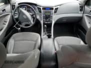 ✅ 2013 Hyundai Sonata SE • VIN: 5NPEC4AC9DH786421 • Lot: 72600454. Wystawiony na Copart z przebiegiem 193 963 mil. Bezpłatny archiwum sprzedaży aukcyjnych z USA i szczegółowy raport historii pojazdu na DreamBid. Zdjęcie 8.