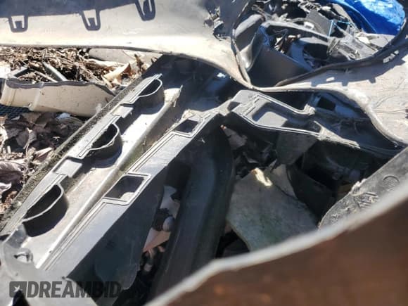 ✅ 2016 Mercedes-Benz GLE 63 S AMG • VIN: 4JGED7FB4GA028668 • Lot: 69442205. Wystawiony na Copart z przebiegiem Nie podano. Bezpłatny archiwum sprzedaży aukcyjnych z USA i szczegółowy raport historii pojazdu na DreamBid. Zdjęcie 9.