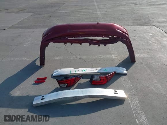 ✅ 2018 Lexus ES 300h • VIN: JTHBW1GG5J2193461 • Lot: 42370795. Listed on IAAI with 85,658 mi. Free auction sales archive from the USA and detailed vehicle history report at DreamBid. Image 12.