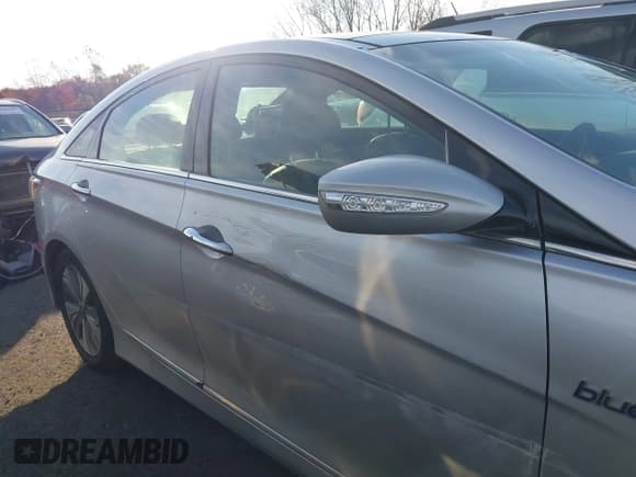✅ 2013 Hyundai Sonata • VIN: KMHEC4A46DA051021 • Лот: 43595389. Опубликован ранее на IAAI с пробегом 142 239 миль. Бесплатный доступ к архиву аукционных продаж из США и подробный отчёт об истории автомобиля на DreamBid. Изображение 13.