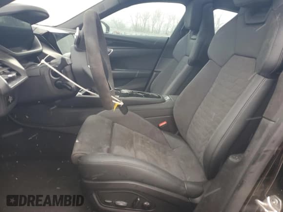 ✅ 2022 Audi e-tron GT Premium Plus • VIN: WAUCJBFW0N7001582 • Lot: 84433364. Listed on Copart with 29,221 mi. Free auction sales archive from the USA and detailed vehicle history report at DreamBid. Image 7.