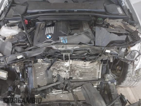 ✅ 2011 BMW 3 Series 328i xDrive • VIN: WBAPK5C50BA658263 • Lot: 43202514. Wystawiony na IAAI z przebiegiem 86 905 mil. Bezpłatny archiwum sprzedaży aukcyjnych z USA i szczegółowy raport historii pojazdu na DreamBid. Zdjęcie 10.