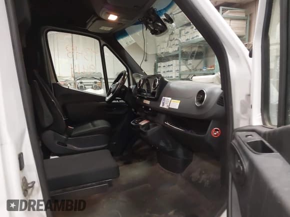 ✅ 2019 Mercedes-Benz Sprinter • VIN: WD3PF1CD5KP063455 • Лот: 43489414. Опубликован ранее на IAAI с пробегом 244 381 миль. Бесплатный доступ к архиву аукционных продаж из США и подробный отчёт об истории автомобиля на DreamBid. Изображение 5.