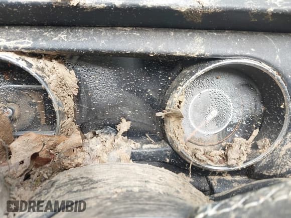 ✅ 2020 Jeep Gladiator Overland • VIN: 1C6HJTFG6LL103360 • Lot: 41619692. Wystawiony na IAAI z przebiegiem Nie podano. Bezpłatny archiwum sprzedaży aukcyjnych z USA i szczegółowy raport historii pojazdu na DreamBid. Zdjęcie 7.