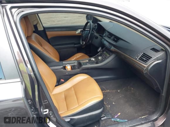 ✅ 2016 Lexus CT 200h • VIN: JTHKD5BH4G2267121 • Lot: 42883553. Wystawiony na IAAI z przebiegiem 116 389 mil. Bezpłatny archiwum sprzedaży aukcyjnych z USA i szczegółowy raport historii pojazdu na DreamBid. Zdjęcie 5.