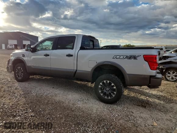 ✅ 2018 Nissan Titan Pro-4X • VIN: 1N6BA1F40JN533165 • Lot: 81131635. Wystawiony na Copart z przebiegiem 54 190 mil. Bezpłatny archiwum sprzedaży aukcyjnych z USA i szczegółowy raport historii pojazdu na DreamBid. Zdjęcie 2.