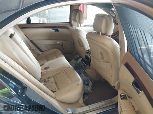 ✅ 2011 Mercedes-Benz S 550 • VIN: WDDNG7BB1BA412083 • Lot: 42833765. Wystawiony na IAAI z przebiegiem Nie podano. Bezpłatny archiwum sprzedaży aukcyjnych z USA i szczegółowy raport historii pojazdu na DreamBid. Zdjęcie 8.