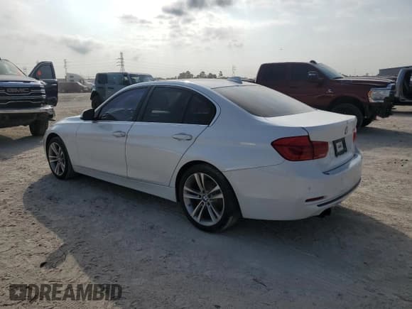 ✅ 2018 BMW 3 Series 330i • VIN: WBA8B9G53JNU97498 • Lot: 86698525. Wystawiony na Copart z przebiegiem 84 952 mil. Bezpłatny archiwum sprzedaży aukcyjnych z USA i szczegółowy raport historii pojazdu na DreamBid. Zdjęcie 2.