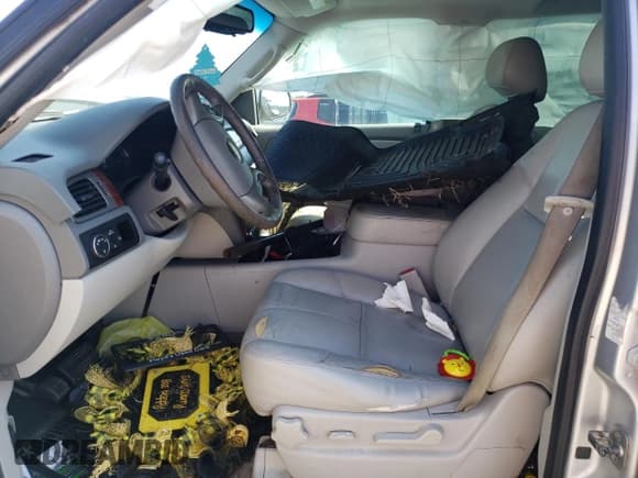 ✅ 2012 Chevrolet Suburban LT • VIN: 1GNSCJE03CR199969 • Lot: 74335844. Wystawiony na Copart z przebiegiem 255 324 mil. Bezpłatny archiwum sprzedaży aukcyjnych z USA i szczegółowy raport historii pojazdu na DreamBid. Zdjęcie 7.