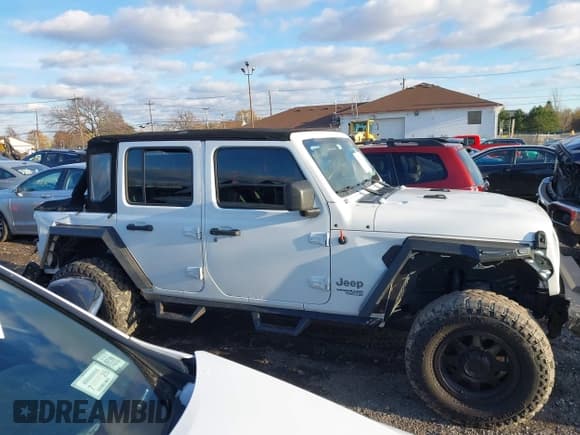 ✅ 2018 Jeep Wrangler Unlimited Sport S • VIN: 1C4HJXDGXJW169411 • Lot: 43741646. Wystawiony na IAAI z przebiegiem 97 530 mil. Bezpłatny archiwum sprzedaży aukcyjnych z USA i szczegółowy raport historii pojazdu na DreamBid. Zdjęcie 13.