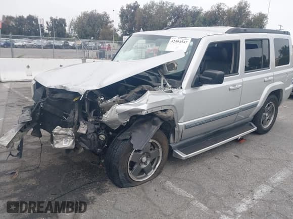 ✅ 2008 Jeep Commander Sport • VIN: 1J8HH48K48C189389 • Lot: 42494547. Wystawiony na IAAI z przebiegiem 139 409 mil. Bezpłatny archiwum sprzedaży aukcyjnych z USA i szczegółowy raport historii pojazdu na DreamBid. Zdjęcie 2.