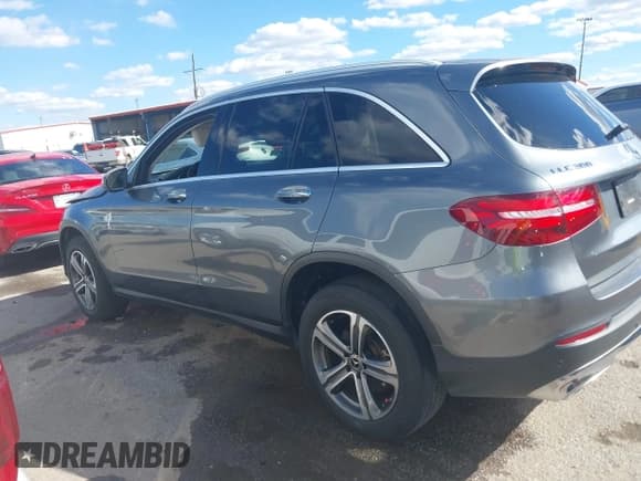✅ 2019 Mercedes-Benz GLC 300 • VIN: WDC0G4JB6KV185349 • Lot: 43556198. Listed on IAAI with 62,222 mi. Free auction sales archive from the USA and detailed vehicle history report at DreamBid. Image 14.