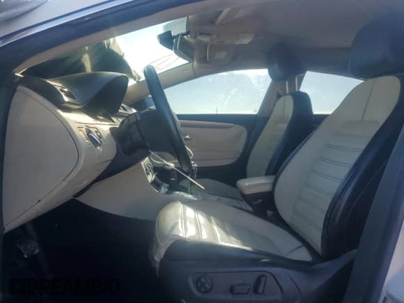 ✅ 2010 Volkswagen CC Sport • VIN: WVWMN7AN8AE557944 • Lot: 81718165. Wystawiony na Copart z przebiegiem 142 726 mil. Bezpłatny archiwum sprzedaży aukcyjnych z USA i szczegółowy raport historii pojazdu na DreamBid. Zdjęcie 7.