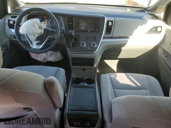 ✅ 2020 Toyota Sienna LE • VIN: 5TDKZ3DC6LS065280 • Лот: 90707345. Опубликован ранее на Copart с пробегом 97 157 миль. Бесплатный доступ к архиву аукционных продаж из США и подробный отчёт об истории автомобиля на DreamBid. Изображение 8.