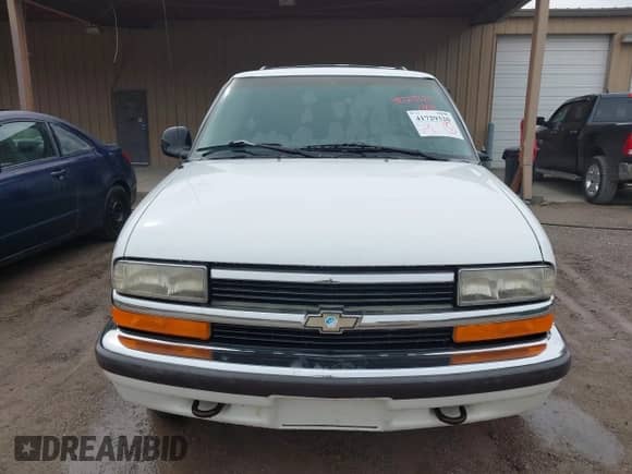 1998 Chevrolet Blazer LT with VIN 1GNDT13WXW2290766, listed as a IAAI auction lot 41729320 with 160,353 mi miles and . Bid and sale history available at DreamBid. Image 6.