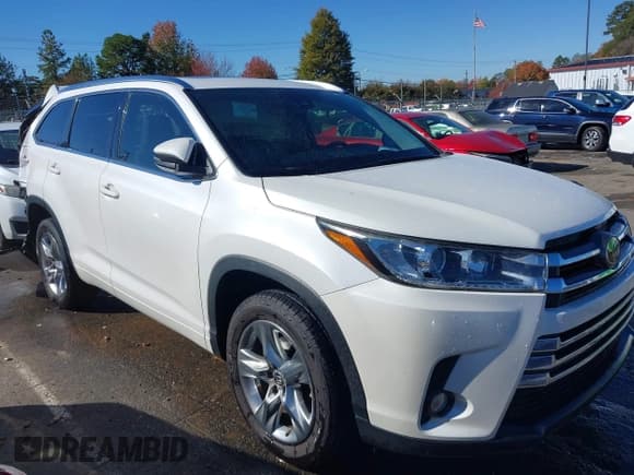 ✅ 2017 Toyota Highlander Limited Platinum • VIN: 5TDYZRFH5HS218017 • Lot: 43569903. Listed on IAAI with 221,162 mi. Free auction sales archive from the USA and detailed vehicle history report at DreamBid. Image 14.