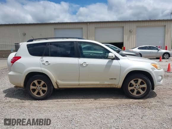 ✅ 2009 Toyota RAV4 Limited • VIN: JTMBK34V095076019 • Лот: 42814623. Опубликован ранее на IAAI с пробегом 315 916 миль. Бесплатный доступ к архиву аукционных продаж из США и подробный отчёт об истории автомобиля на DreamBid. Изображение 13.