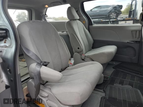 ✅ 2013 Toyota Sienna L • VIN: 5TDZK3DCXDS329962 • Lot: 87286015. Listed on Copart with 269,799 mi. Free auction sales archive from the USA and detailed vehicle history report at DreamBid. Image 11.
