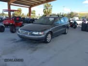 ✅ 2003 Volvo V70 2.4L • VIN: YV1SW61T732293207 • Lot: 40670402. Listed on IAAI with 182,785 mi. Free auction sales archive from the USA and detailed vehicle history report at DreamBid. Image 2.