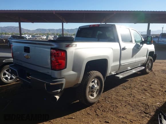 ✅ 2016 Chevrolet Silverado 2500HD LT • VIN: 1GC1KVE87GF305772 • Lot: 43575441. Listed on IAAI with 85,840 mi. Free auction sales archive from the USA and detailed vehicle history report at DreamBid. Image 4.