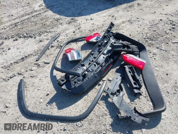 ✅ 2018 Jeep Grand Cherokee Limited • VIN: 1C4RJFBG5JC127845 • Lot: 42026704. Wystawiony na IAAI z przebiegiem 119 948 mil. Bezpłatny archiwum sprzedaży aukcyjnych z USA i szczegółowy raport historii pojazdu na DreamBid. Zdjęcie 12.