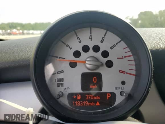 2013 MINI Hardtop с VIN WMWSU3C57DT681944, выставлен на аукционе Copart как лот 60126245 с пробегом 118 319 миль миль и Списание • Salvage title. История ставок и продаж доступна на DreamBid. Изображение 9.