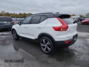 ✅ 2022 Volvo XC40 R-Design • VIN: YV4162UM1N2752634 • Лот: 86230005. Опубликован ранее на Copart с пробегом 33 640 миль. Бесплатный доступ к архиву аукционных продаж из США и подробный отчёт об истории автомобиля на DreamBid. Изображение 2.