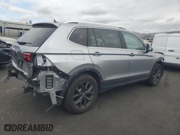 ✅ 2024 Volkswagen Tiguan SE • VIN: 3VVMB7AX3RM105160 • Lot: 86332825. Wystawiony na Copart z przebiegiem 10 661 mil. Bezpłatny archiwum sprzedaży aukcyjnych z USA i szczegółowy raport historii pojazdu na DreamBid. Zdjęcie 3.
